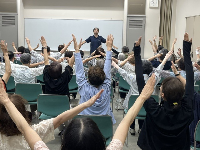 熱田図書館「図書館で健康体操!」の写真2