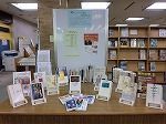 ノーベル賞と科学者たち（鶴舞中央図書館2階展示の様子）の大きな画像へ