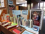 図書館から眺めるラファエル前派　―鶴舞中央図書館2階―