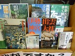 このような本が展示されています。（西図書館　「三重県の本」）