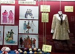 桜台高校ファッション文化科展示風景（南図書館　「世界のファッション」）"