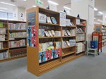 展示風景（東図書館　パネル展示「マラソンフェスティバルナゴヤ・愛知」と関連本）