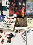 展示本は貸出できます。お気軽にお読みください。（山田図書館　「昭和・平成・そして...」）