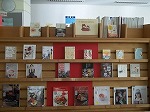 展示風景（楠図書館　「あったまる本はいかがですか」）