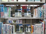 山に関する色々な本を集めました。（志段味図書館　「あなたは海派？or山派？　～山編～」）