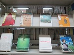 話題になった本ばかりです。（志段味図書館　「ミリオンセラー本特集」）