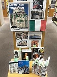 中川図書館展示の様子（1館1国を特集する本の展示）