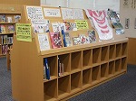 超ワイドな平置き展示（熱田図書館　「ラグビーで盛り上ろう！！」）