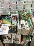 展示の様子（中川図書館　「認知症になっても安心して暮らせる社会を」）