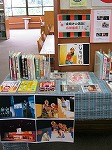 展示の様子（富田図書館　「夜明けの落語」）