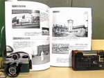 昔の暮らしの本と古いカメラとラジオの写真