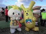 名古屋市と友好都市である陸前高田市の「たかたのゆめちゃん」と。（ヨンデルー：「ゆるキャラ(Ｒ)グランプリ2014 in あいち セントレア」）