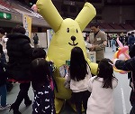 たくさんの子どもに囲まれて、ごきげん♪（「ファミリーデーなごや」）