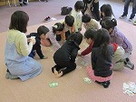 小さな子たちも、がんばりました。（みなととしょかん　「カルタ大会」）