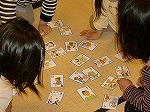 えふだがすくなくなると、みんなしんけんになります。（とくしげ図書館　冬のカルタ大会）