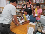 一番、ドキドキしたのはカウンター体験。（やまだ図書館　「子ども図書館大使」）