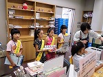 どきどき！はじめてのカウンター体験。（なんよう図書館　「子ども図書館大使」）