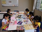 おはなし会で読んだ本のＰＯＰを作っています。（なんよう図書館　「子ども図書館大使」）