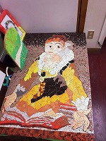 作品を作った方もいます。（たまごのからでできています）（つるまちゅうおう図書館　「第8回　図書館を使った調べる学習コンクール（名古屋）入選作品展」）