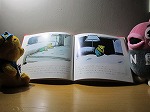 ナッピーが『くまのコールテンくん』をよんでくれたよ。（なかがわ図書館　「ぬいぐるみのおとまり会～あらっこといっしょ～」）