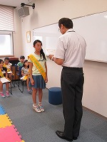 子ども図書館大使の任命式（しだみ図書館　「子ども図書館大使」）