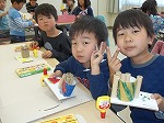 三兄弟、ひとりひとりちがうペン立てができました！（くすのき図書館　「自分だけのペン立てをつくろう！」）