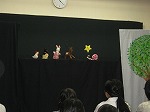 にんぎょうげき『だれがいちばんはやいかな』。きょうそうで１ばんになったどうぶつはなんでしょうか。（とみだ図書館で「おたのしみ会」を行いました）