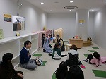 「いとでんわ」の実験（じっけん）中。（とくしげ図書館　ユメリアブッククラブ「冬のおすすめ本」）