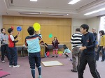 中3男子も さらまわしをやったよ。（みなと図書館　こまとけんだまであそぼう）