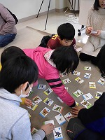 あった～!!（なんよう図書館　冬のカルタ大会）