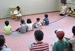 おはなし会は大成功。放送も自分たちで担当しました。（てんぱく図書館　「子ども図書館大使」）