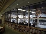 展示のようすです。（にし図書館　まどのかざりつけをおこないました！）