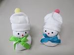 こんなにかわいい雪だるまができました。（ひがし図書館　親子エコ工作教室「雪だるまの脱臭剤（だっしゅうざい）を作ろう」をおこないました）