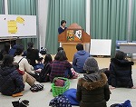 大きな紙しばいは、はくりょくまんてん！（みずほ図書館　「みずほとしょかんこどもまつり」をおこないました）