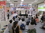 大きい絵本をよみました（しだみ図書館　「イオン守山店しゅっちょうおはなし会」）