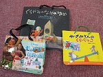 自分だけのバッグが完成しました♪（やまだ図書館　やまだとしょかんでプチ工作絵本の表紙でバッグを作ろう♪）