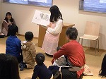 学生のおねえさんが絵本をよんでくれて楽しかった！（みずほ図書館・名古屋女子大学コラボ企画「学生ボランティアによるおはなし会」）