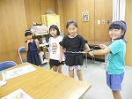 1枚のハガキから、こんなにおおきなわができました！（もりやま図書館　自由研究おうえん実験教室「ふしぎなわ　どうなる？やってみよう！」）