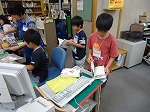 ちょっときんちょうのカウンター。（みなみ図書館　「なごやっ子読書ノートでカウンター体験」）