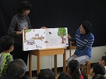 「ぐりとぐら」の大型絵本（ちくさ図書館　「なごやっ子読書月間スぺシャルおはなし会」をおこないました）