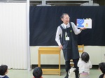 「なぞなぞはじまるよ」　わかるかな？（ちくさ図書館　なごや子ども応援委員会コラボ貸出券発行記念おはなし会をおこないました）