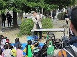 シマウマのほんもしょうかいしました。（ちくさ図書館　東山動植物園で「おはなしどうぶつえん」をおこないました）