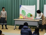 『ごきげんななめのてんとうむし』が、なんと、英語の絵まきかみしばいに！（みずほ図書館　「みずほとしょかんこどもまつり」をおこないました）