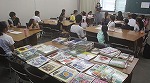 せつめいを聞きます。（めいとう図書館　ジュニアサポーターで生き物図鑑（ずかん）を作りました！）