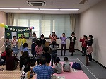 手あそびにもちょうせんしました！（めいとう図書館　「ジュニアサポーターのおはなし会」をおこないました）