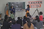 静電気で火をつけましょう！（めいとう図書館　「親子（孫）でたのしい！大道仮説実験＜びりりん＞」をおこないました）