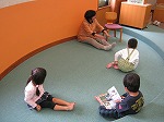 みんなでわらべうたをうたったよ！（とみだ図書館　「なごやっ子読書月間記念おはなし会」をおこないました ）