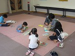 みんなで絵本クイズをときました。（みなと図書館　「なごやっ子読書ノートでカウンター体験」）