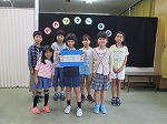 選ばれた7人です。カバーかけや豆本作りにも挑戦！（ちくさ図書館　「なごやっ子読書ノートでカウンター体験」）