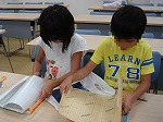 しわにならずに、うまくはれるかな？（みずほ図書館　「なごやっ子読書ノートでカウンター体験」）